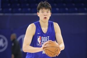 徐静雨：预计开拓者会在杨瀚森身上投入重大的培养资源